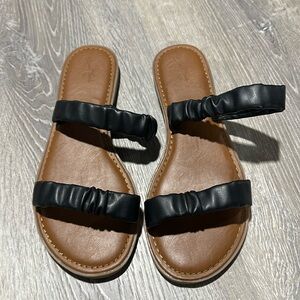 Universal Thread Slip On Sandals Black & Tan